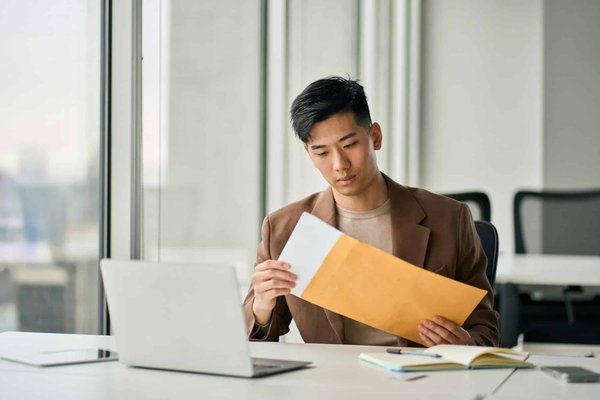 Trouvez votre service d'e-mailing postal